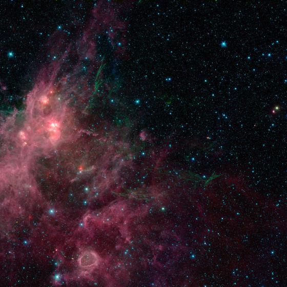 威斯康星大学的天文学家们采用超过200万张斯皮策空间望远镜的图像合成了一幅银河系全景图,展示了银河系丰富的细节和内部结构 威斯康星大学的天文学家们采用超过200万张斯皮策空间望远镜的图像合成了一幅银河系全景图,展示了银河系丰富的细节和内部结构