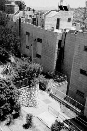 墓穴上方的塔式建筑,上世纪80年代发现这个墓穴后建造 墓穴上方的塔式建筑,上世纪80年代发现这个墓穴后建造