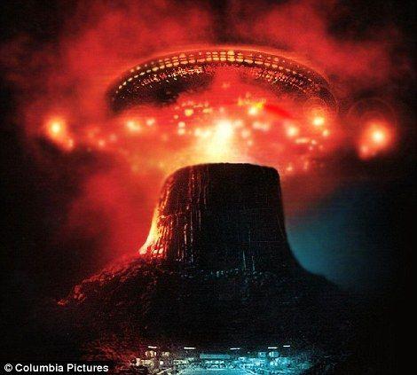 赫恩斯的照片令人回想起影片《第三类接触(Close Encounters Of The Third Kind)》里的场景 赫恩斯的照片令人回想起影片《第三类接触(Close Encounters Of The Third Kind)》里的场景
