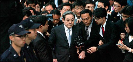 2008年出庭受审时的李健熙 2008年出庭受审时的李健熙