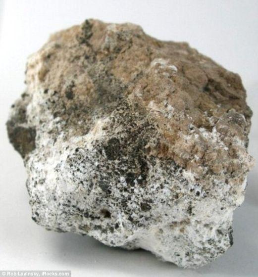 科学家在火星上发现一种被称之为“斯蒂文石”的粘土矿,证明这颗红色星球可能一度出现生命。 科学家在火星上发现一种被称之为“斯蒂文石”的粘土矿,证明这颗红色星球可能一度出现生命。