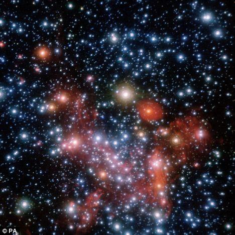 银河系可能存在一个黑洞。科学家4月指出,确定的黑洞领域包括一个被吞噬后时空仍可以存在的区域。 银河系可能存在一个黑洞。科学家4月指出,确定的黑洞领域包括一个被吞噬后时空仍可以存在的区域。