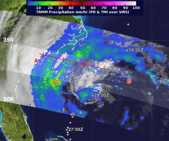 10月27日美国东部时间15:07(北京时间28日凌晨3:07),美国宇航局TRMM卫星实测降水量约为每小时20~40毫米。在图像拍摄时段最强的降雨发生在接近美国东海岸的地区,大约是每小时50毫米(红色区域) 10月27日美国东部时间15:07(北京时间28日凌晨3:07),美国宇航局TRMM卫星实测降水量约为每小时20~40毫米。在图像拍摄时段最强的降雨发生在接近美国东海岸的地区,大约是每小时50毫米(红色区域)