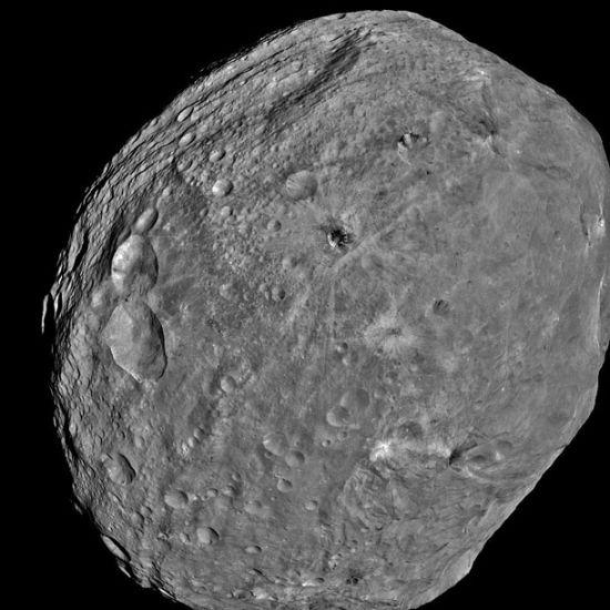 黎明号眼中的灶神星 黎明号眼中的灶神星