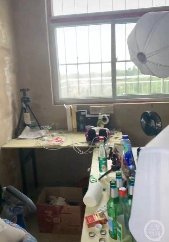 ▲“中原黄嫂”发布的视频显示,桌上、地上都堆满了酒瓶。