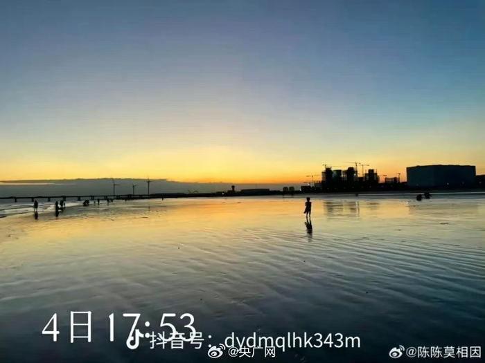 女孩父亲发布的黄元芯的照片 图源微博