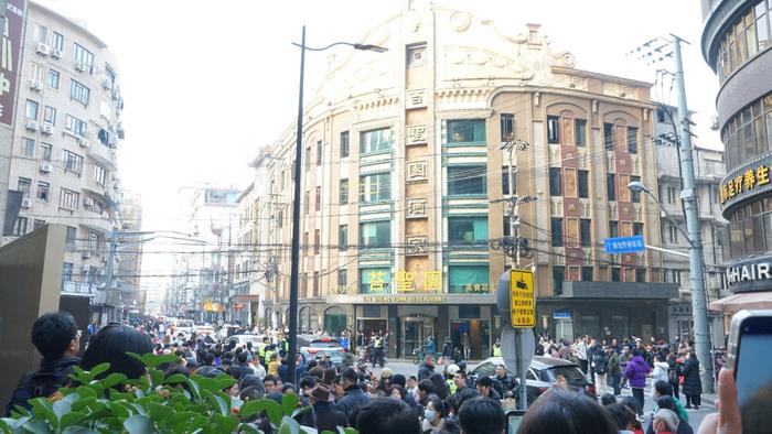 黄河路凤阳路路口(摄/新浪蜂鸟)