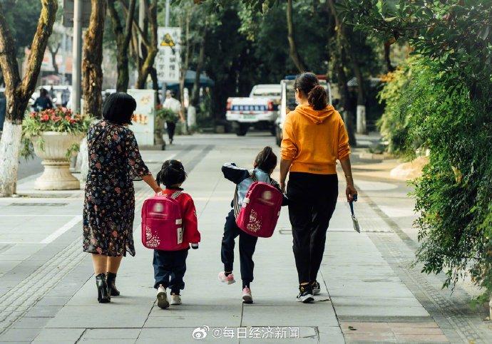 最新统计出炉:幼儿园一年关掉2万所,民办校少了1.5万所