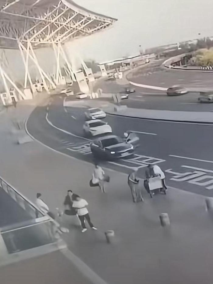 警方通报天津滨海国际机场车祸:排除酒驾毒驾斗气车