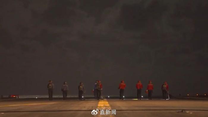 外机抵近，山东舰官兵“拿敌练兵”超兴奋