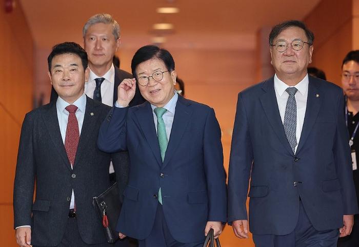靠拢日美又示好中国,李在明恐难两全