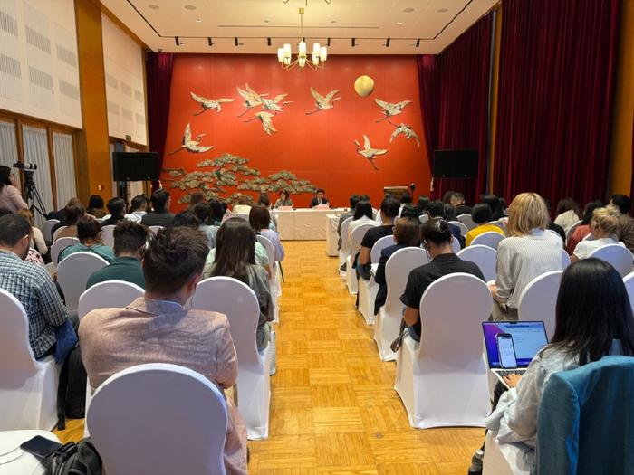 “上合组织不是对付美国的,我们商量的都是好事儿”