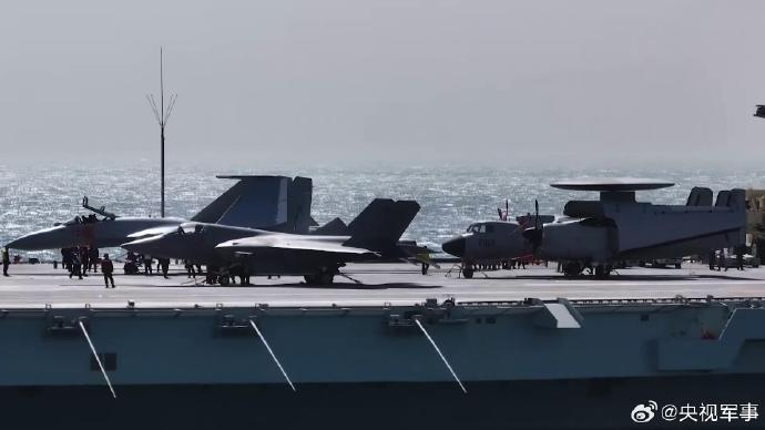 歼-15T、歼-35和空警-600三型舰载机在福建舰成功起降