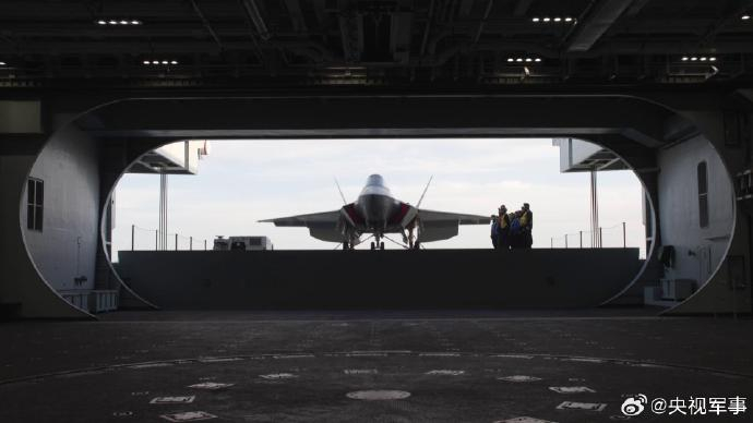 歼-15T、歼-35和空警-600三型舰载机在福建舰成功起降