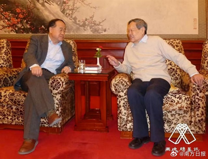 莫言手书短诗悼念杨振宁!称忆及四次相见情景,将来或写长文