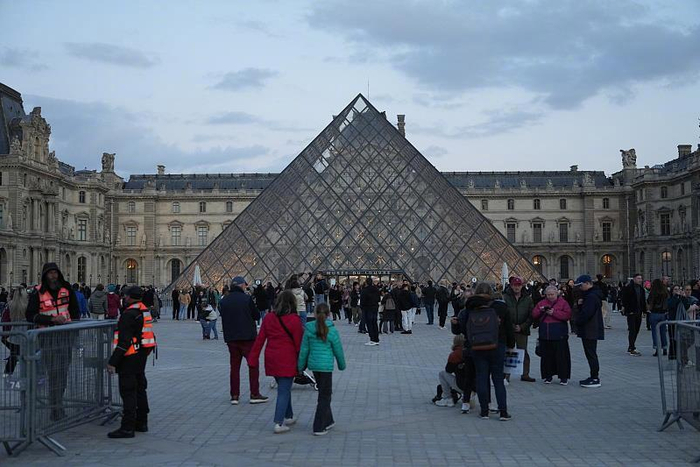 涉嫌参与有组织团伙盗窃，卢浮宫抢劫案一嫌疑人被起诉