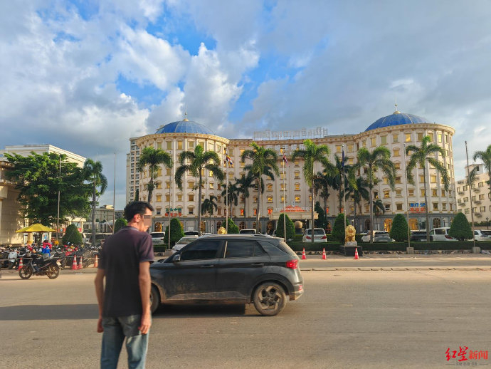 “电诈”下的柬埔寨,店招有了越南语韩语,房租暴涨 普通人:我们也是受害者