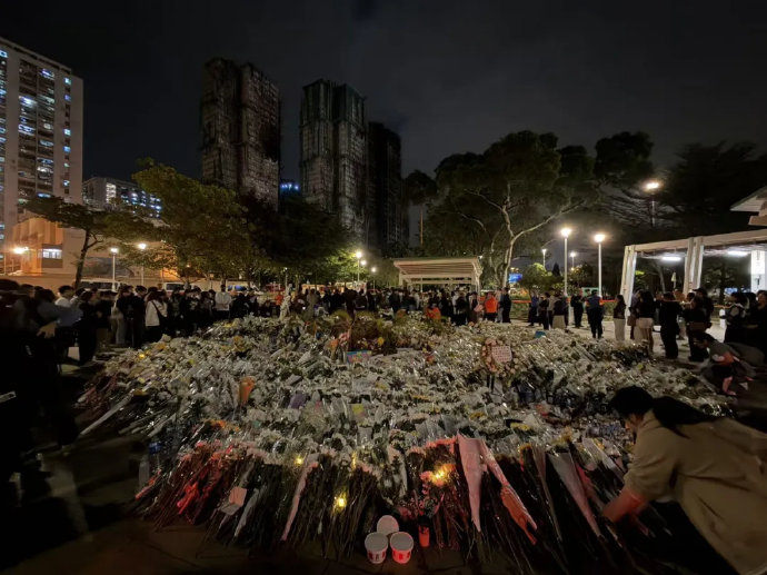 香港大埔火灾一周,那些被记录的和不被记录的瞬间