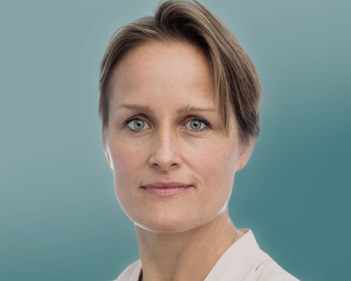 “007女上司”登台后首次演讲:要求特工精通编程,信息战让英国进入“不确定性时代”