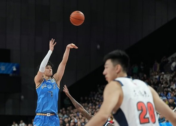 曾CBA盘口与数据深度__今日CBA盘口分析·大小分策略·球队档案凡博复出首秀高效砍18分年轻球员的崛起能否成为球队重建的关键？