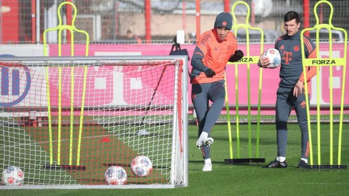 穆西亚拉腓骨骨折后提前复出他的恢复之路能避免重蹈职业球员伤病覆辙吗？(图1)