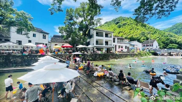文旅部门凌晨两点到场护航宠粉式治理能否成为乡村破圈新范式？