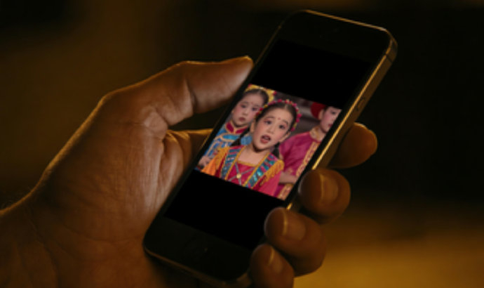 当儿童演员被迫出演成人短剧深度调查如何揭露行业乱象与责任盲区？(图1)