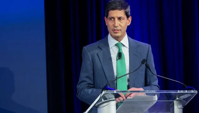 从狂热到踩踏,贵金属市场的“两脚刹车”