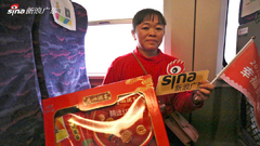 丈夫在六年前生病去世 女子独立抚养三个小孩