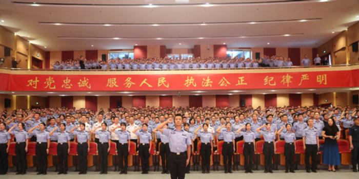 深圳首批678名辅警上岗 7年内还将招录3.2万名