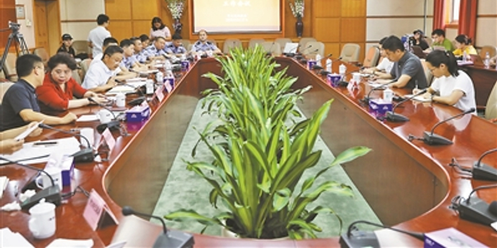 广东多个城市昨约谈滴滴平台 网约车违法是的