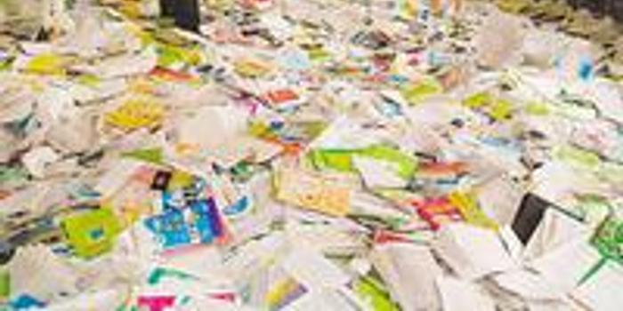 佛山高明一中每年高考后回收废纸近4吨 用货车