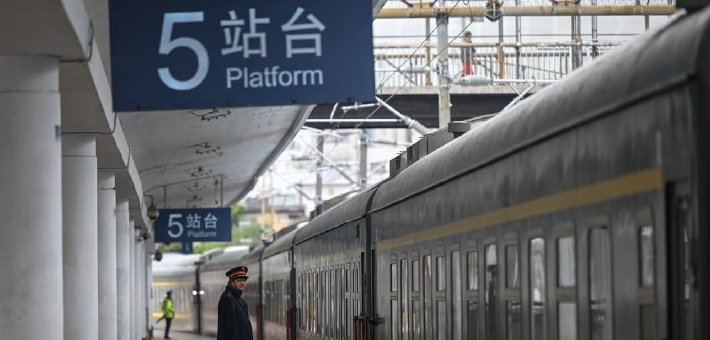 广州火车站“告别”绿皮车