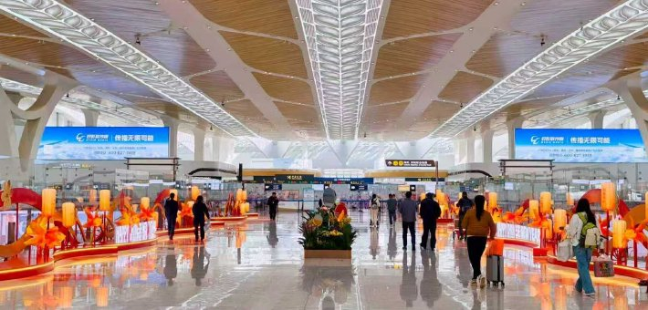 广州白云机场创历史纪录