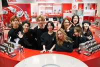 英皇蛋记快闪店登陆中山 杨受成霍汶希携众艺人亮相剪彩