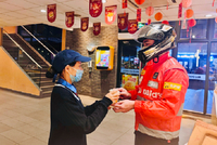 超7700家门店春节不打烊 麦当劳暖心守护骑手与城市烟火
