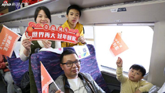 广西老乡举家来广州打工 13年来骑摩托车回家