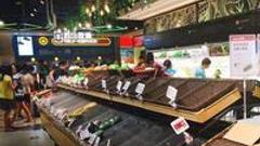强台风"山竹"将至 广州超市蔬菜、面包被抢购一空