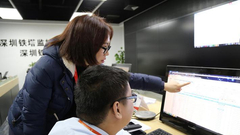 春运故事：铁塔女儿刚柔相济