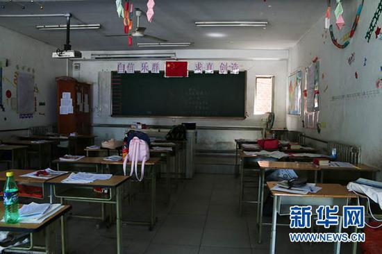图为蒲公英中学现校舍 闫梦 摄