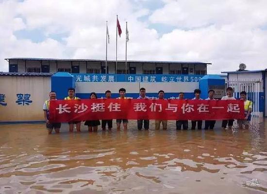 江 西 : 青年志愿者成为抗洪抢险一线重要力量