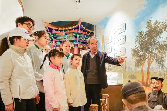 第二代治沙人郭万刚为志愿者带来“防沙治沙”主题环保微课堂