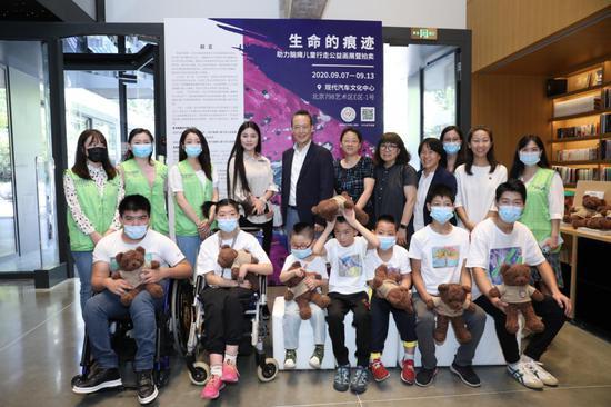 生命的痕迹——助力脑瘫儿童行走公益画展暨义卖正式启动