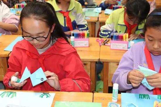 小官市小学:手工课“海景折纸”
