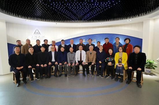 在山河集团合影留恋