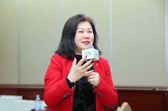 现场图片:刘焰女士发言