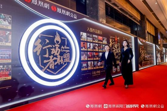 在冰基金成立即将一周年之际,创始人陈一冰先生受邀参与盛典,凭借其在体育教育公益帮扶事业上做出的贡献,荣获“行动者联盟”2021公益盛典“年度体育公益之星”称号。