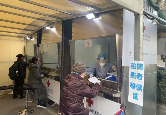 “红十字应急救护工作站”(核酸采集防护亭)已在各地陆续投入使用