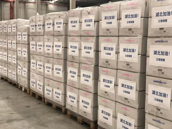 30万只医用外科口罩将于本周运抵武汉,送到奋战在疫区一线的医务人员手中。