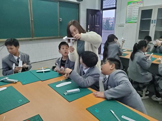 2019年秋季学期,张慧毅正在上航模课